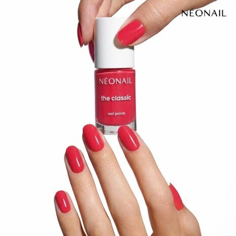 rode nagellak in het kleur 'Neon Coral 11' van NEONAIL