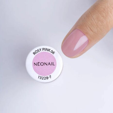 roze nagellak in het kleur ' Rosy Pink 06' van NEONAIL