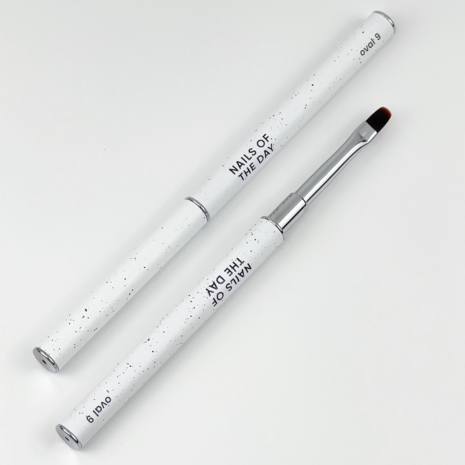 NAILSOFTHEDAY Brush Oval, 9mm