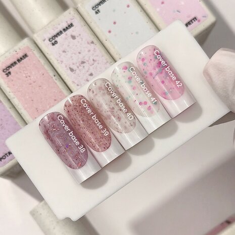  Cover base 41 van Nails Of The Day - witte tint