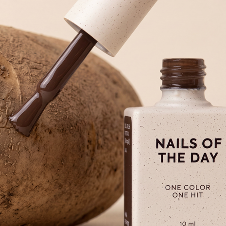 gelpolish Nails Of The Day in de kleur 'Potato' - bruine herfst tint