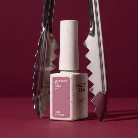 gelpolish van Nails Of The Day in de kleur 'Rebra' - roze herfst tint