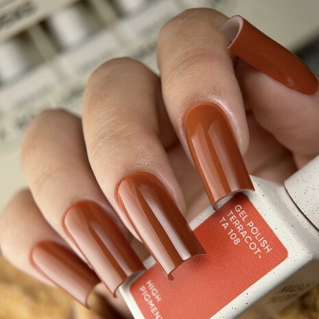 gelpolisch in de kleur 'Terracotta' van het merk Nails Of The Day - bruin oranje tint